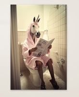 Einhorn sitzt auf der Toilette und liest eine Zeitung, Poster für Bad oder Toilette, (inkl. Versand)-B&B Shop - 2000 Stockerau