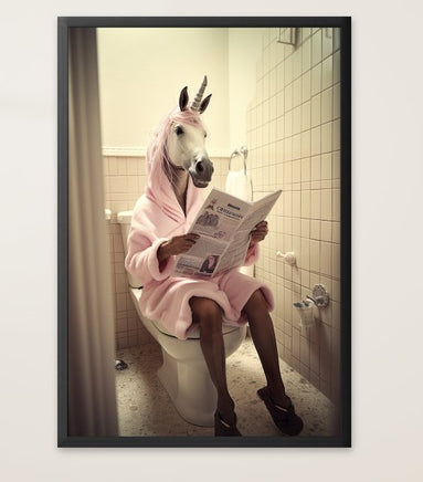 Einhorn sitzt auf der Toilette und liest eine Zeitung, Poster für Bad oder Toilette, (inkl. Versand)-B&B Shop - 2000 Stockerau