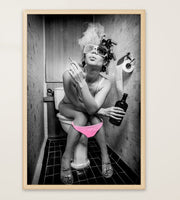 Rosalie sitzt auf der Toilette Poster für Bad oder Toilette, (inkl. Versand)-B&B Shop - 2000 Stockerau